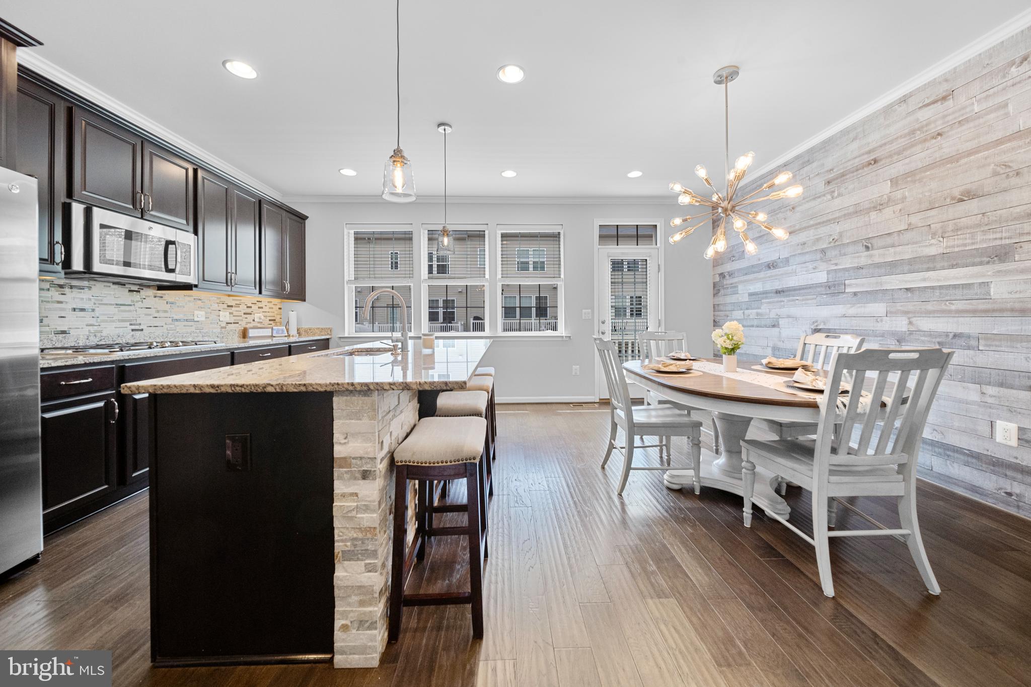 MADISON CRESCENT - Residential