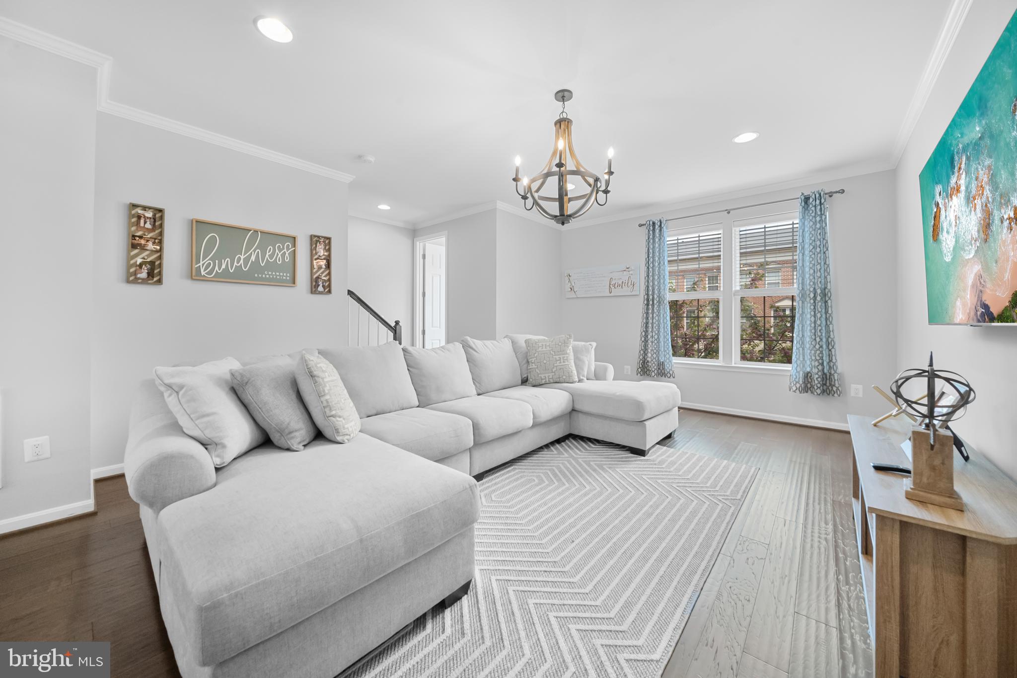 MADISON CRESCENT - Residential