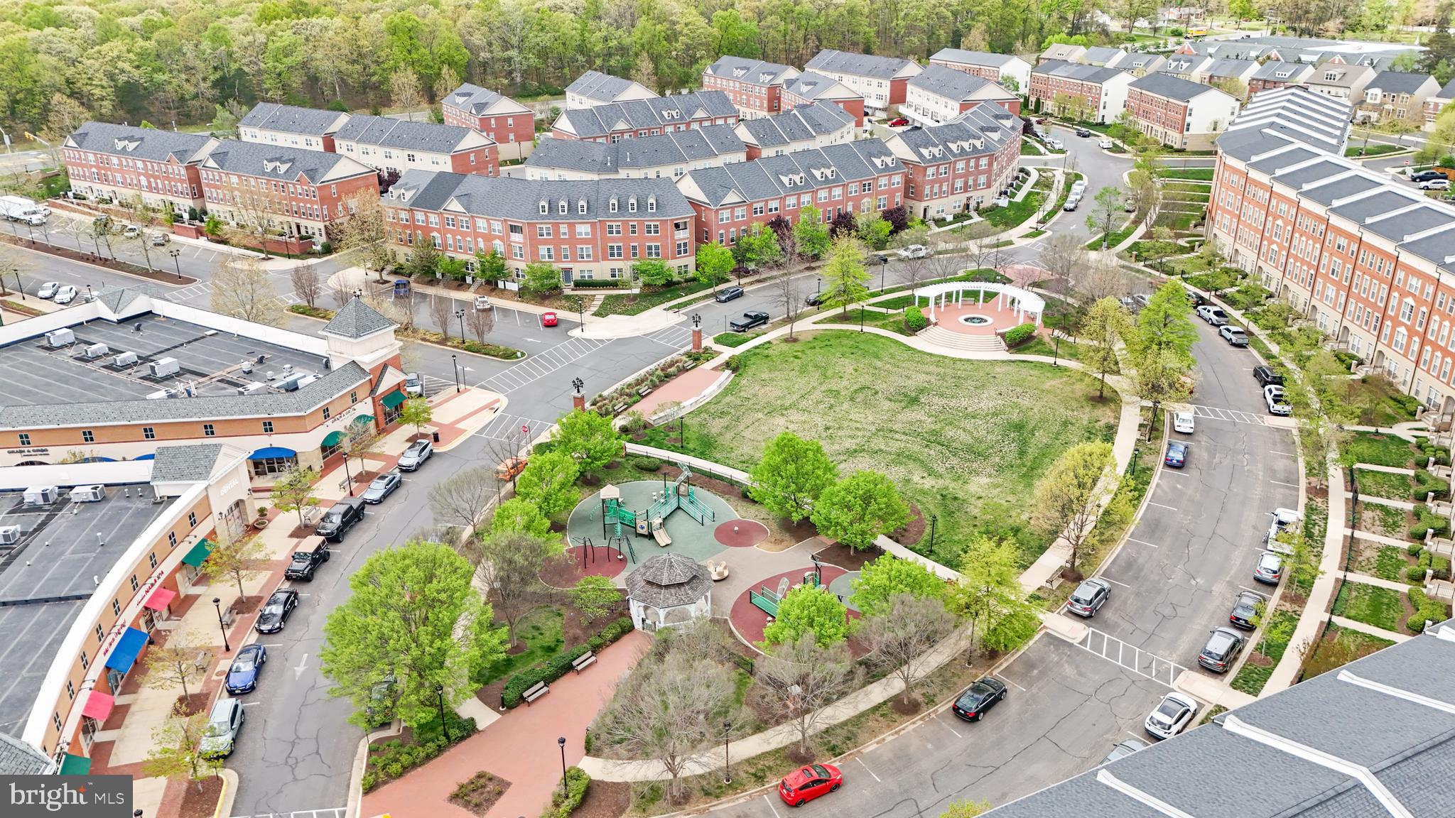 MADISON CRESCENT - Residential