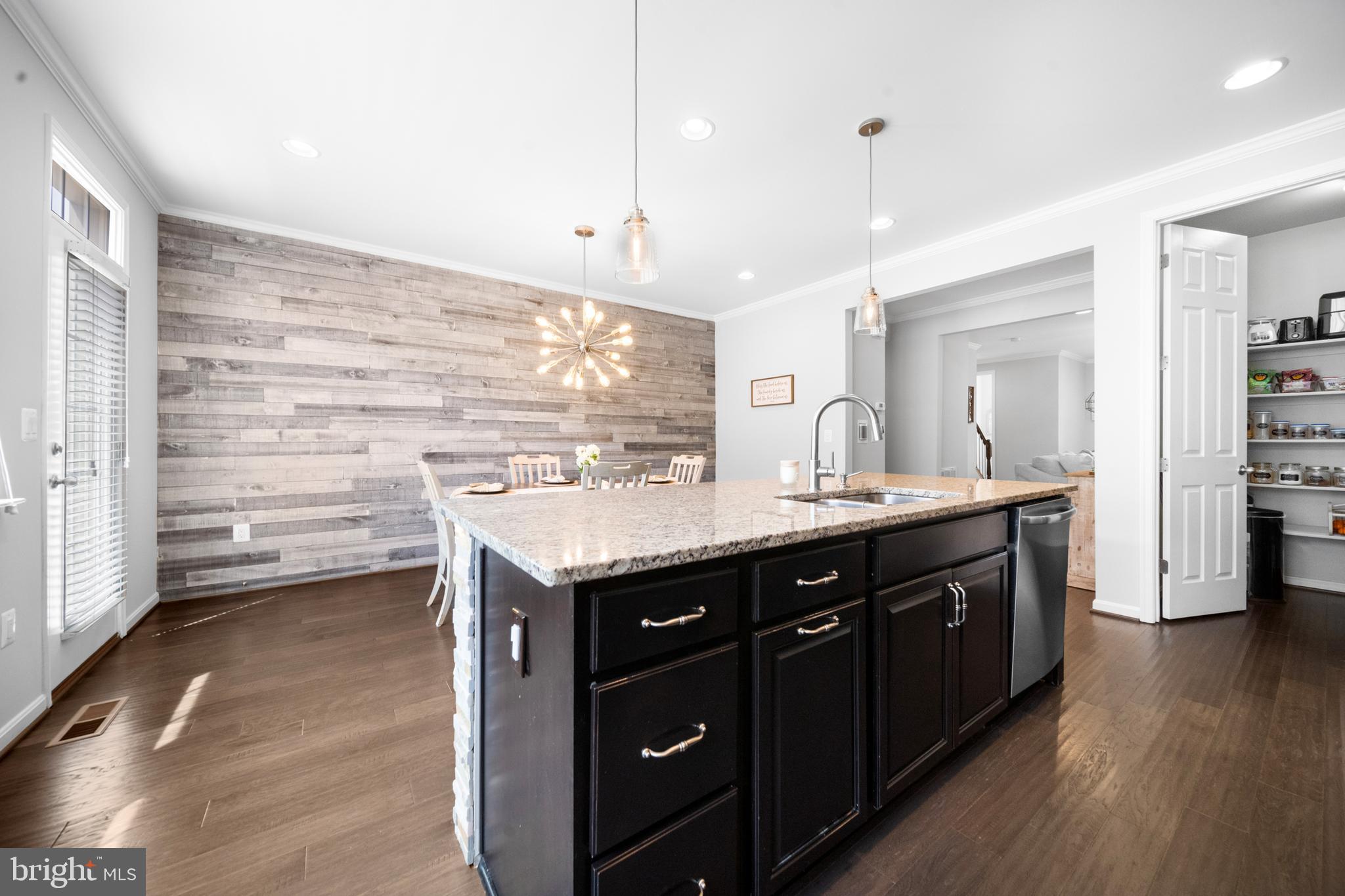 MADISON CRESCENT - Residential