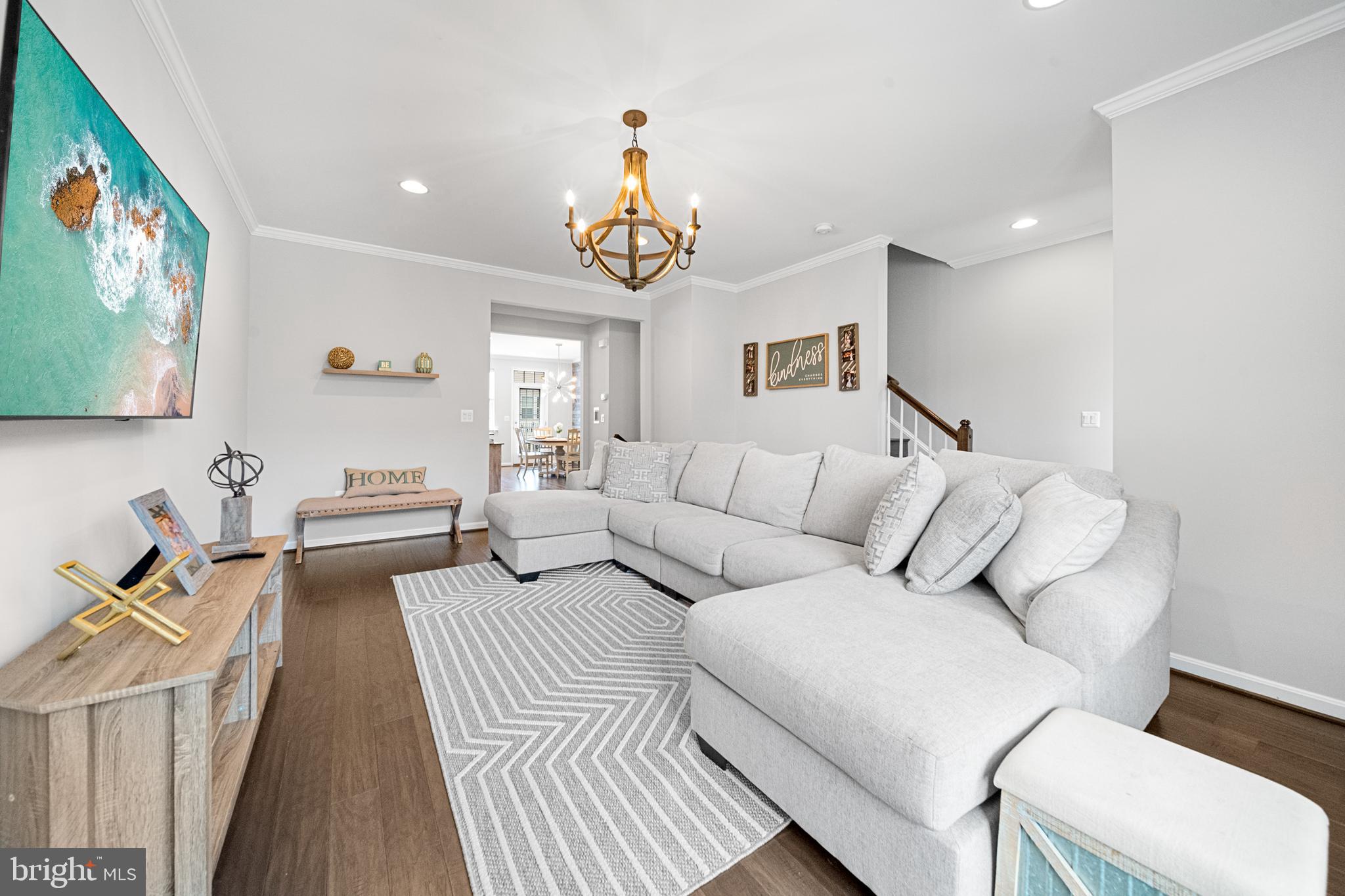 MADISON CRESCENT - Residential