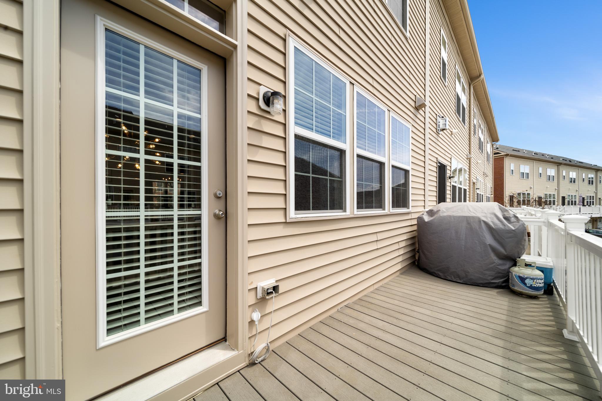 MADISON CRESCENT - Residential