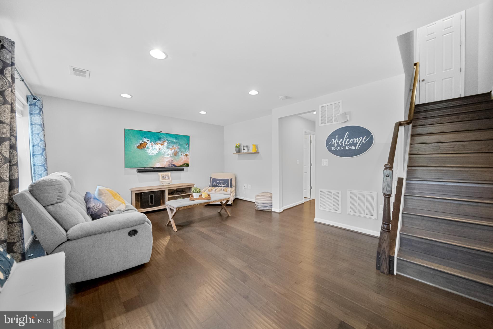 MADISON CRESCENT - Residential