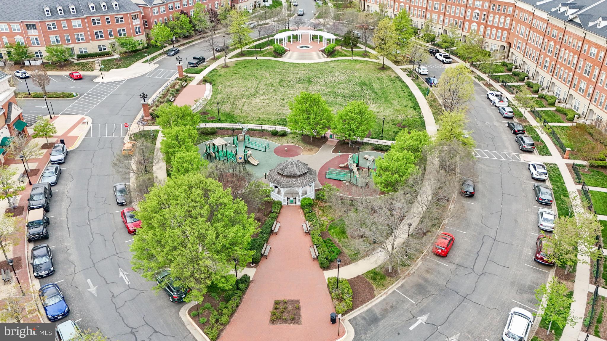 MADISON CRESCENT - Residential