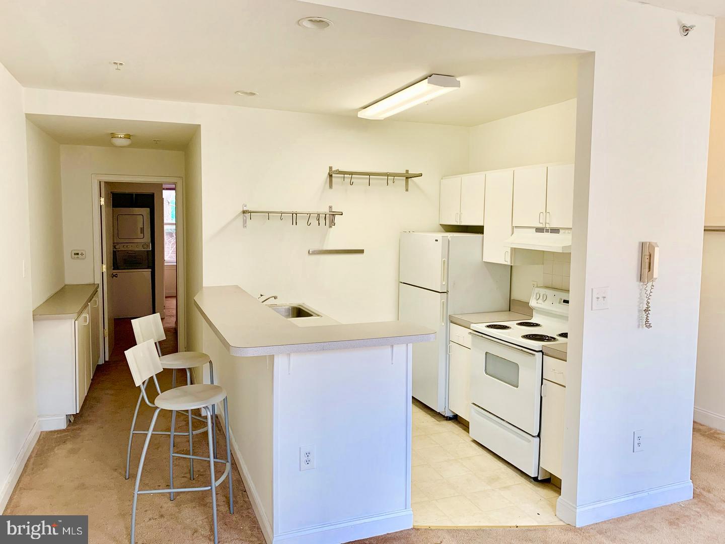 1211 LOCUST STREET 2F