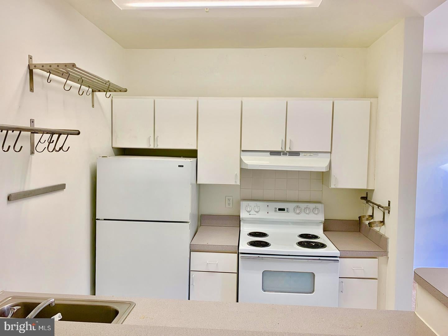 1211 LOCUST STREET 2F