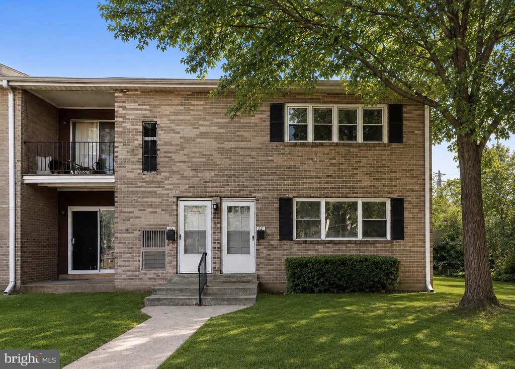 Photo of 13 Jefferson Square #E13, EDGEWATER PARK, NJ 08010 (MLS # NJBL2114510)