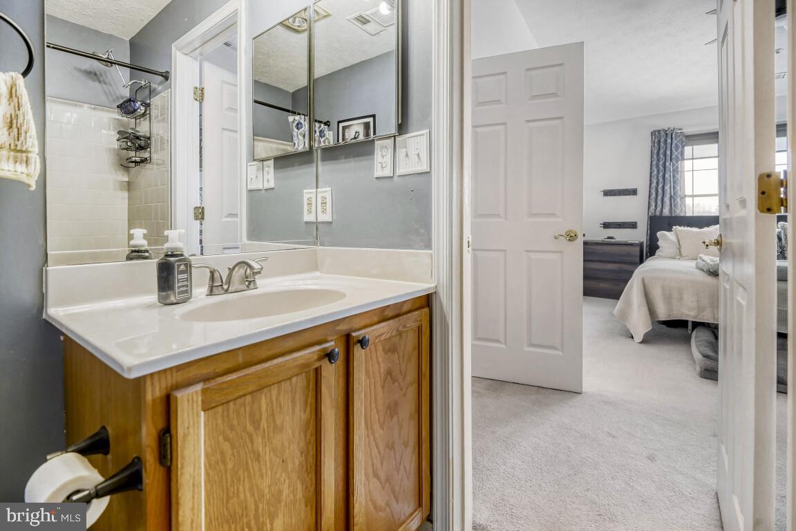 THE POND - Residential