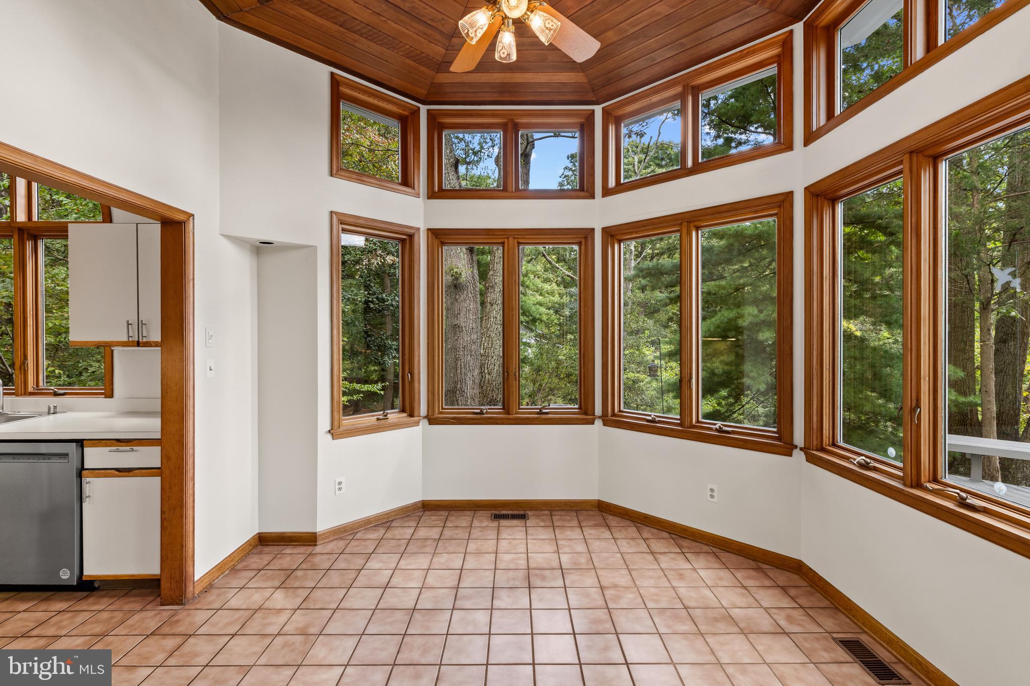 WALLACE MANOR - Residential