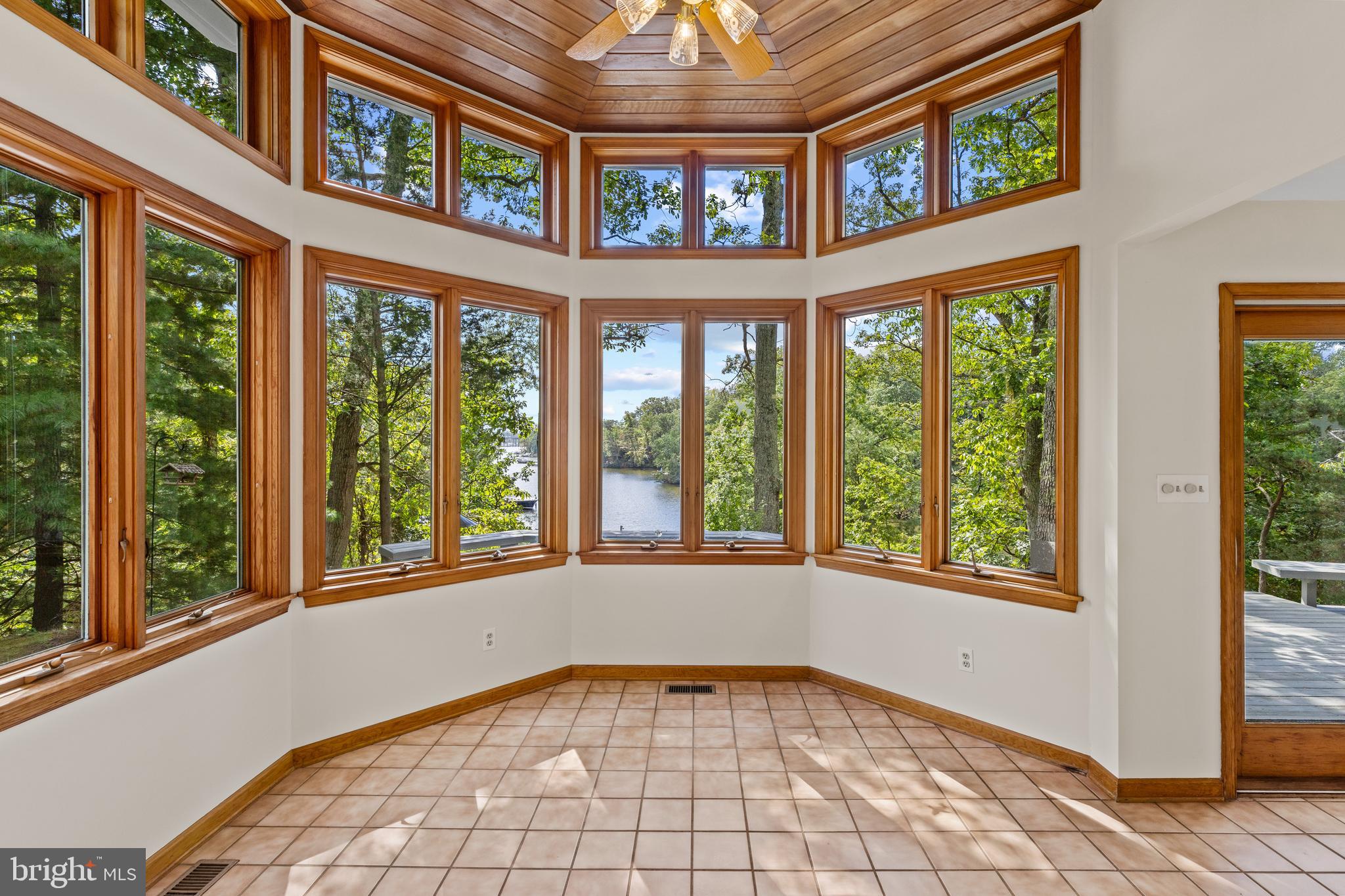 WALLACE MANOR - Residential