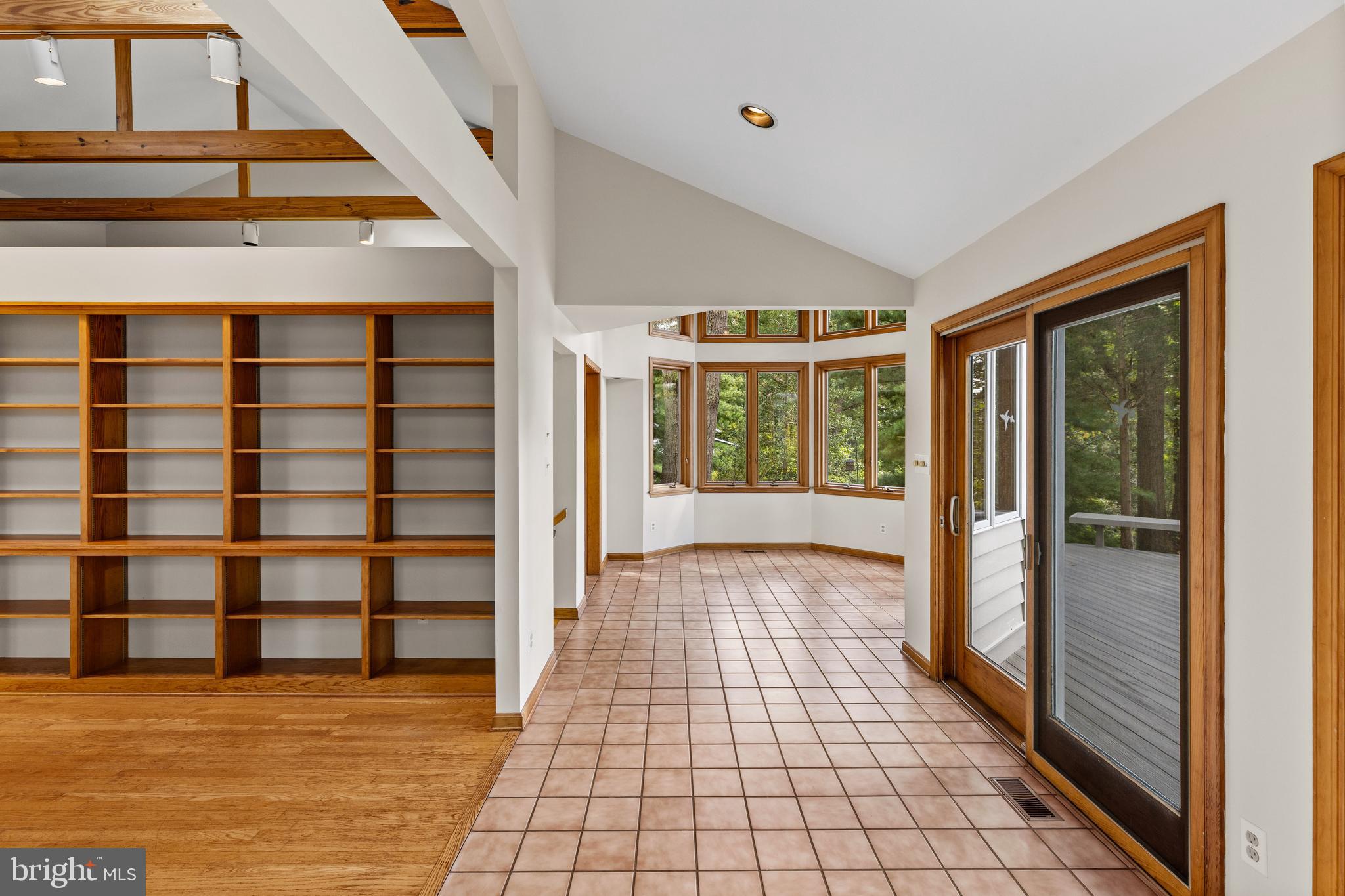 WALLACE MANOR - Residential