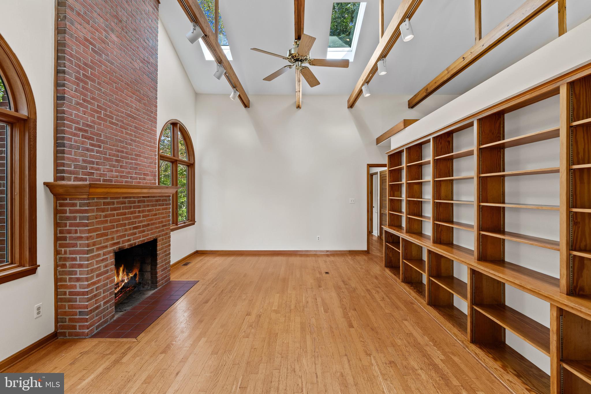 WALLACE MANOR - Residential