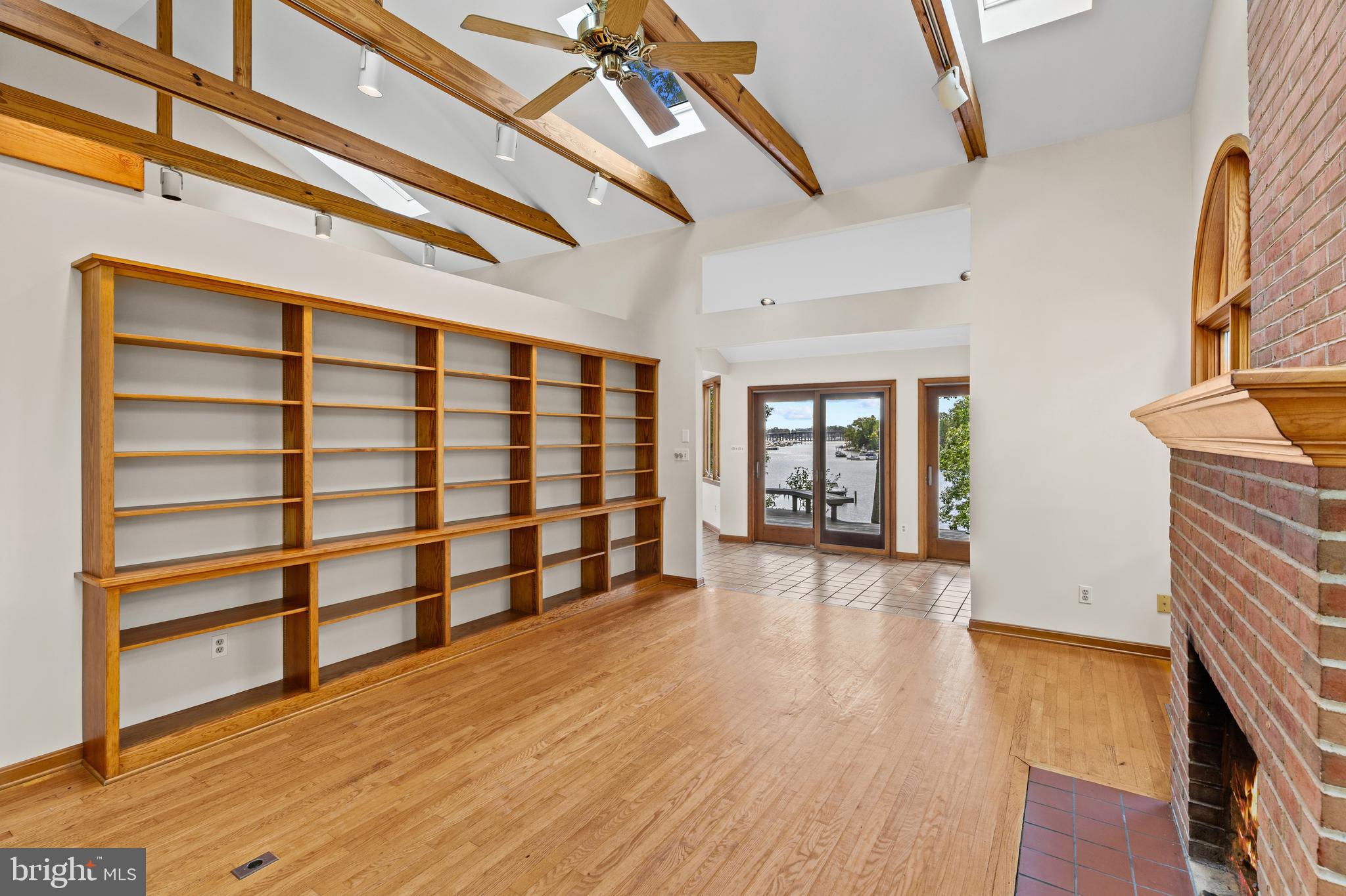 WALLACE MANOR - Residential