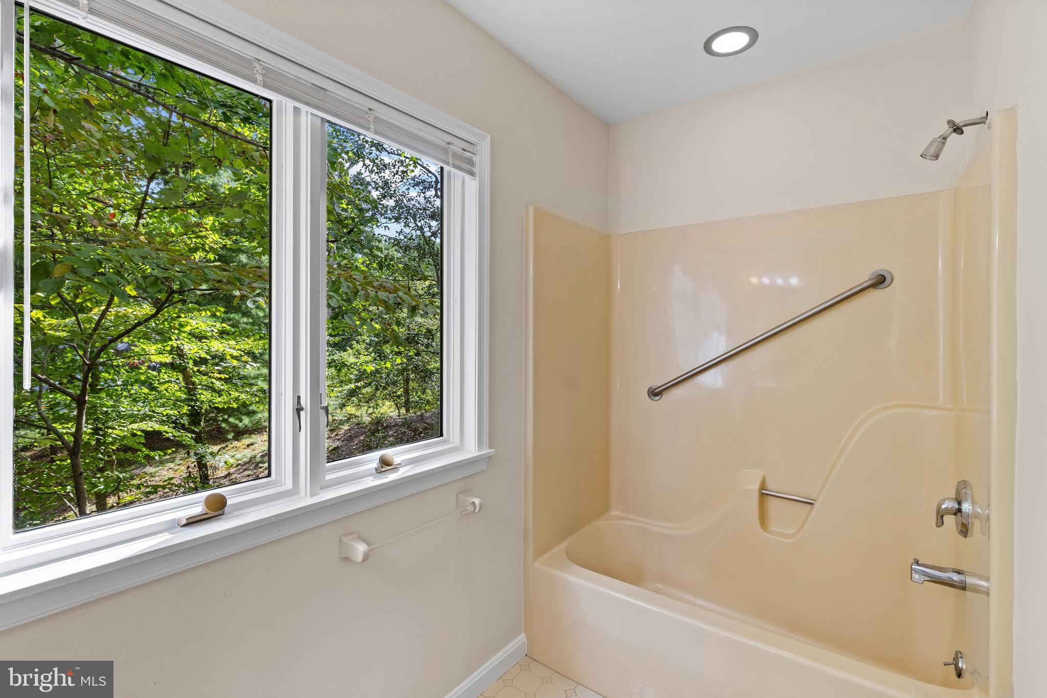 WALLACE MANOR - Residential