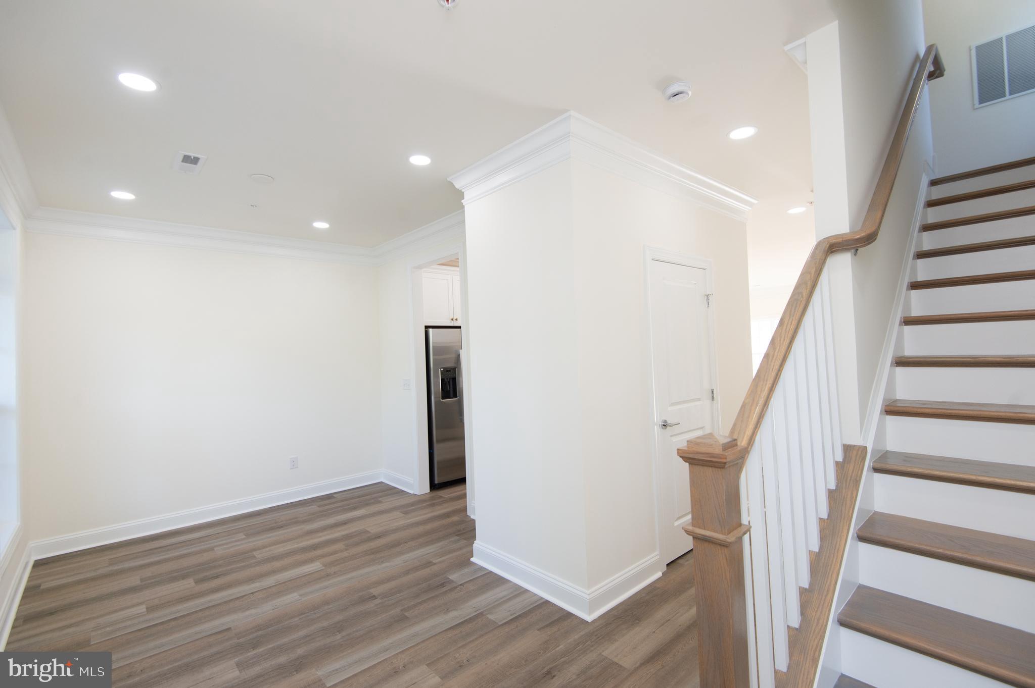 DIXON SQUARE - Residential