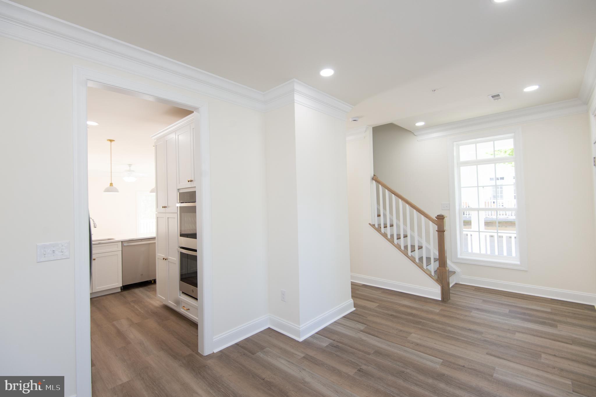 DIXON SQUARE - Residential