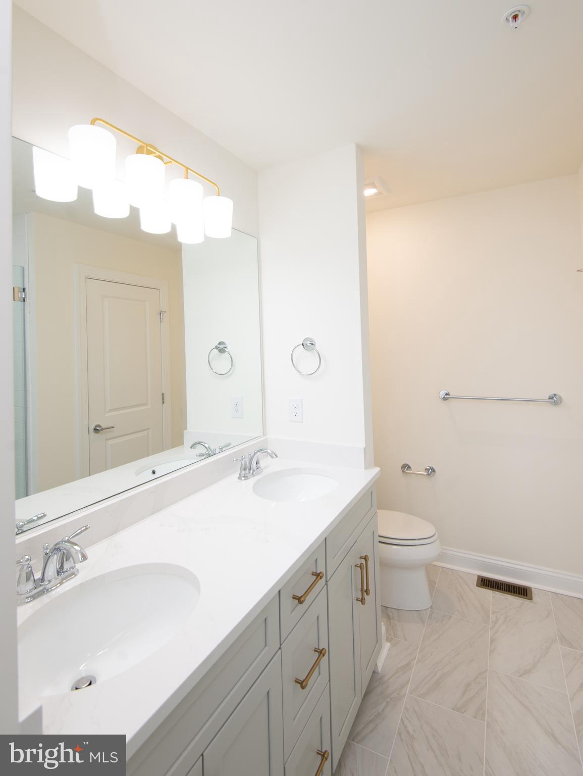 DIXON SQUARE - Residential