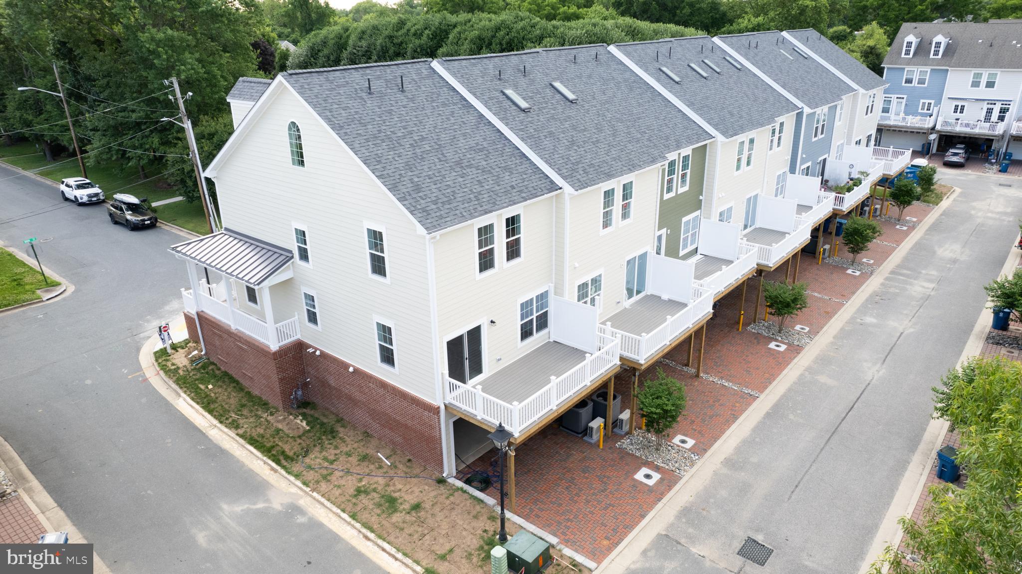 DIXON SQUARE - Residential