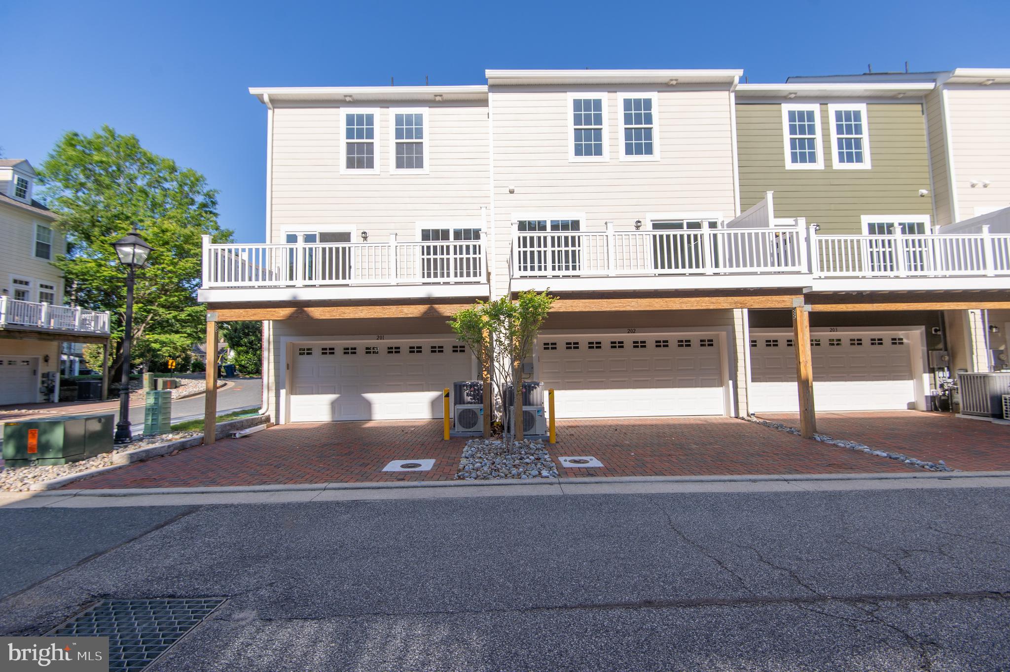 DIXON SQUARE - Residential