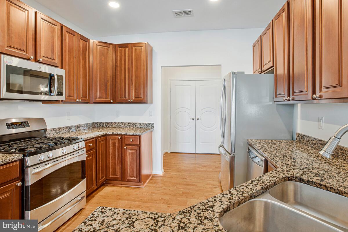 HEARTHSTONE AT VILLAGE CREST CONDOMINIUMS - Residential