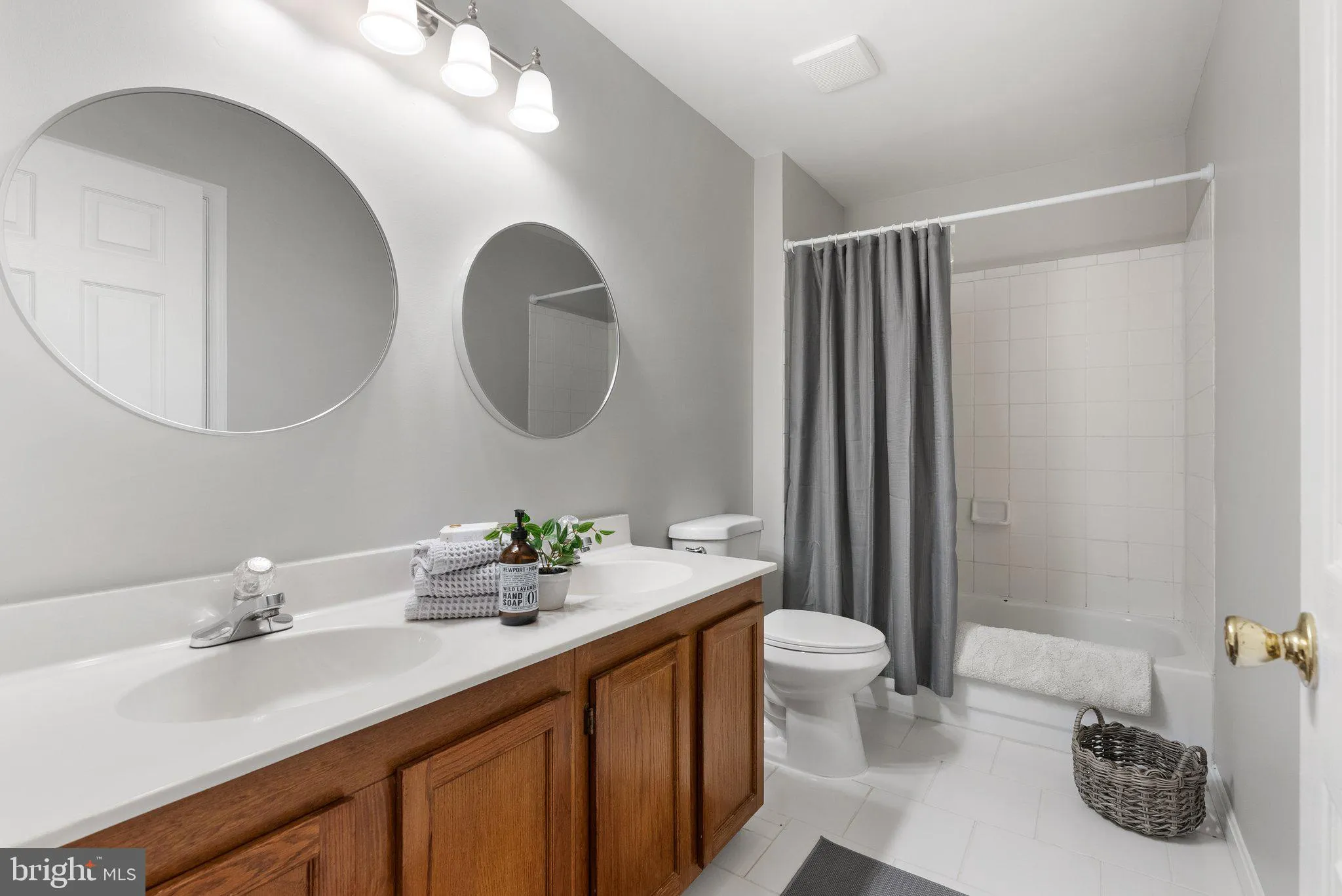 Ashburn, Virginia 20147, United States, 4 Bedrooms Bedrooms, ,4 BathroomsBathrooms,Residential,Active,147259