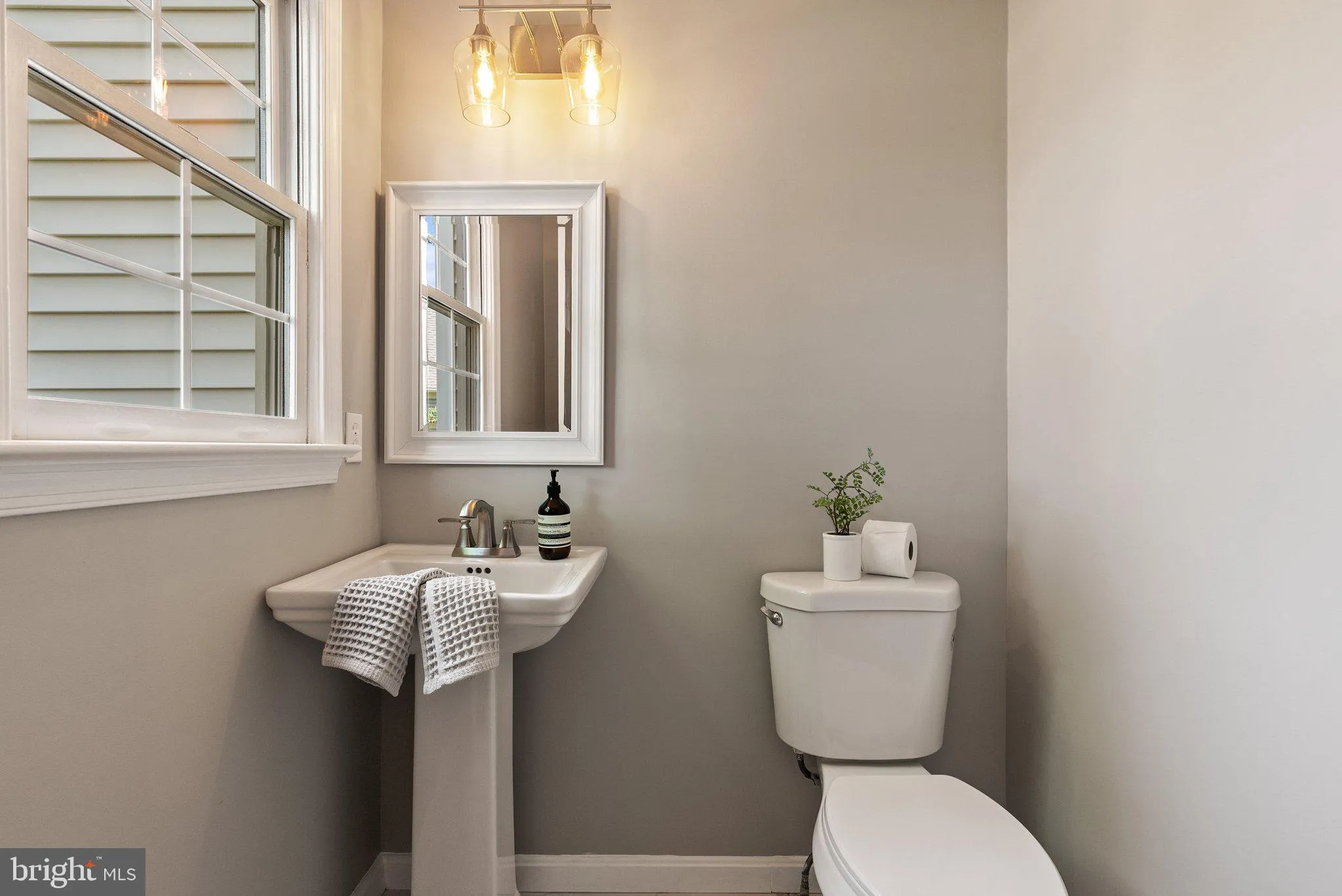 Ashburn, Virginia 20147, United States, 4 Bedrooms Bedrooms, ,4 BathroomsBathrooms,Residential,Active,147259