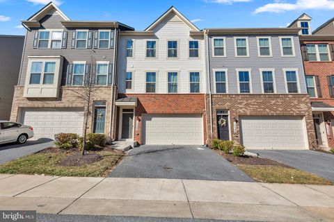 Townhouse For Sale - 10044 Dorsey Lane<br/> LANHAM, MD 20706