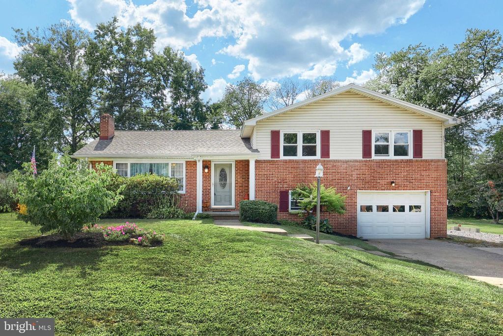 Photo of 4187 Webster Drive, YORK, PA 17402 (MLS # PAYK2089076)