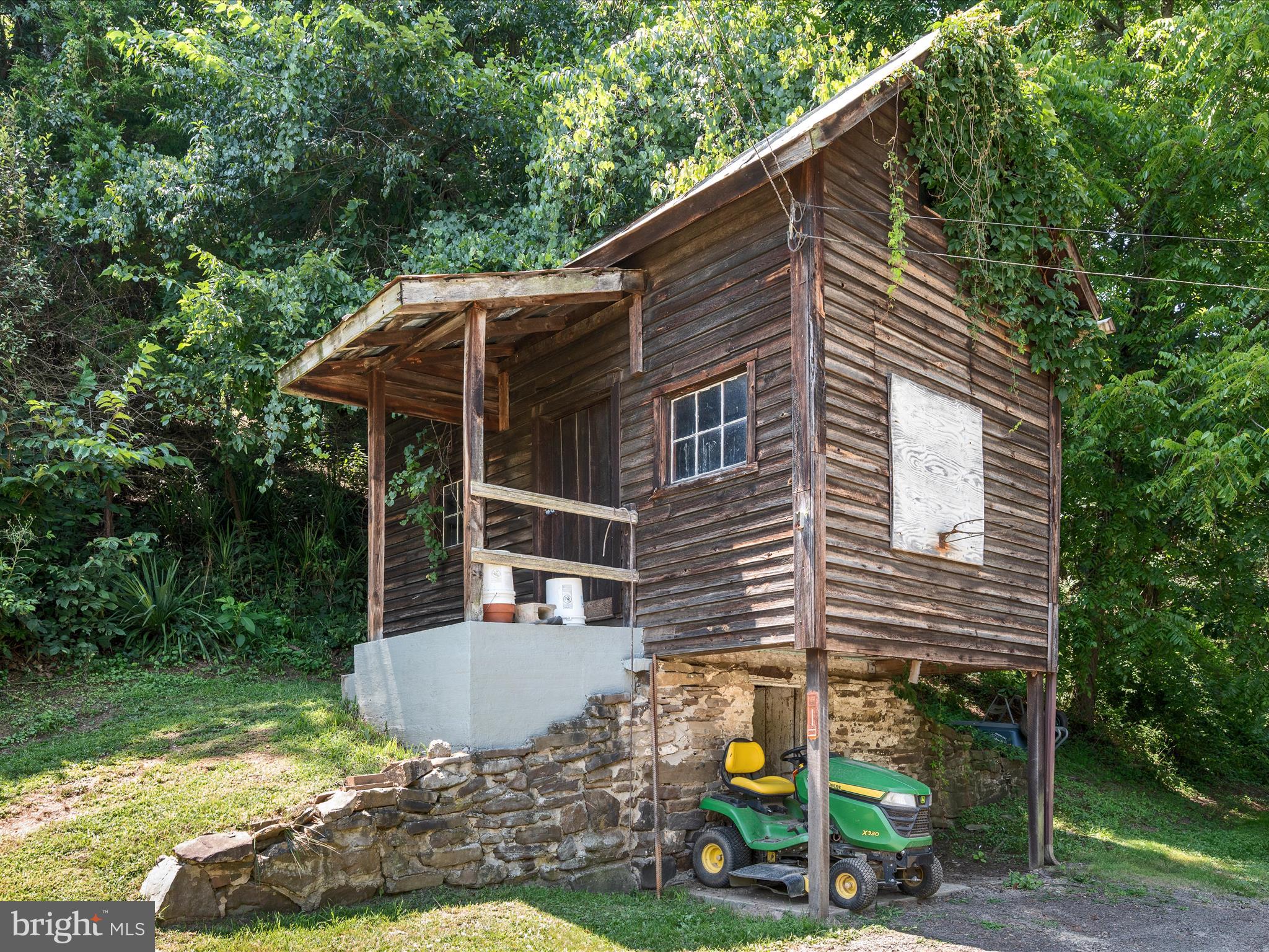 NO SUBDIVISION - Residential