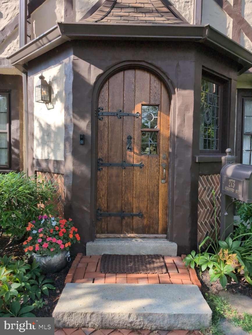 273 STRAFFORD AVENUE