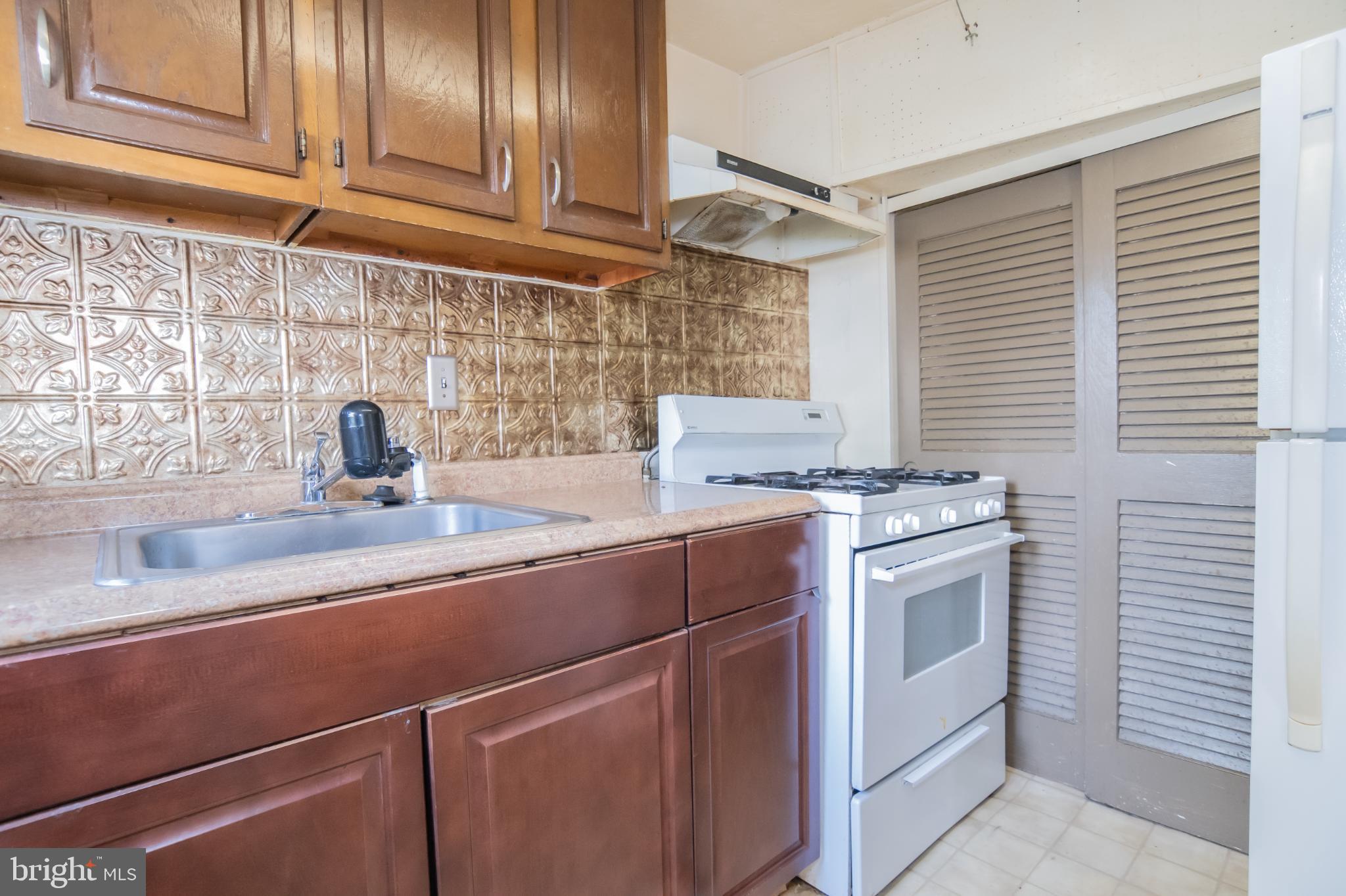 ROSELAND GARDENS - Residential