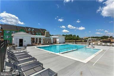 OXFORD SQUARE - Residential Lease