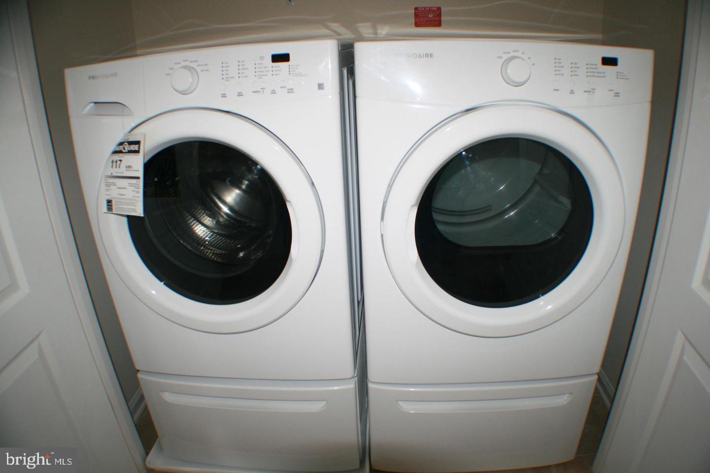 OXFORD SQUARE - Residential Lease