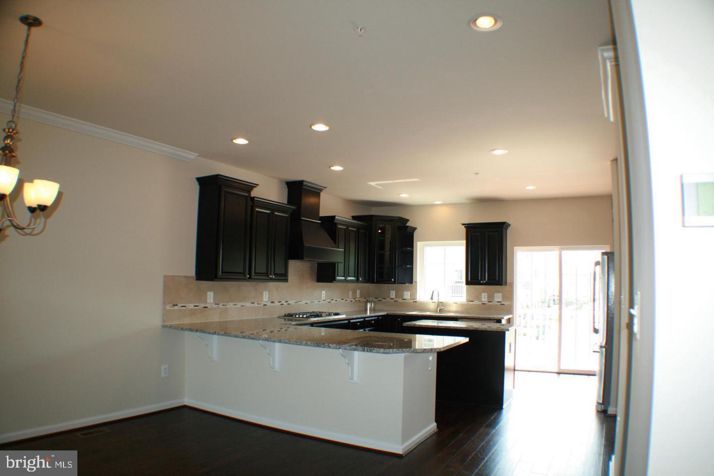 OXFORD SQUARE - Residential Lease