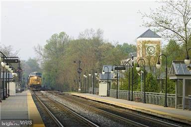 OXFORD SQUARE - Residential Lease