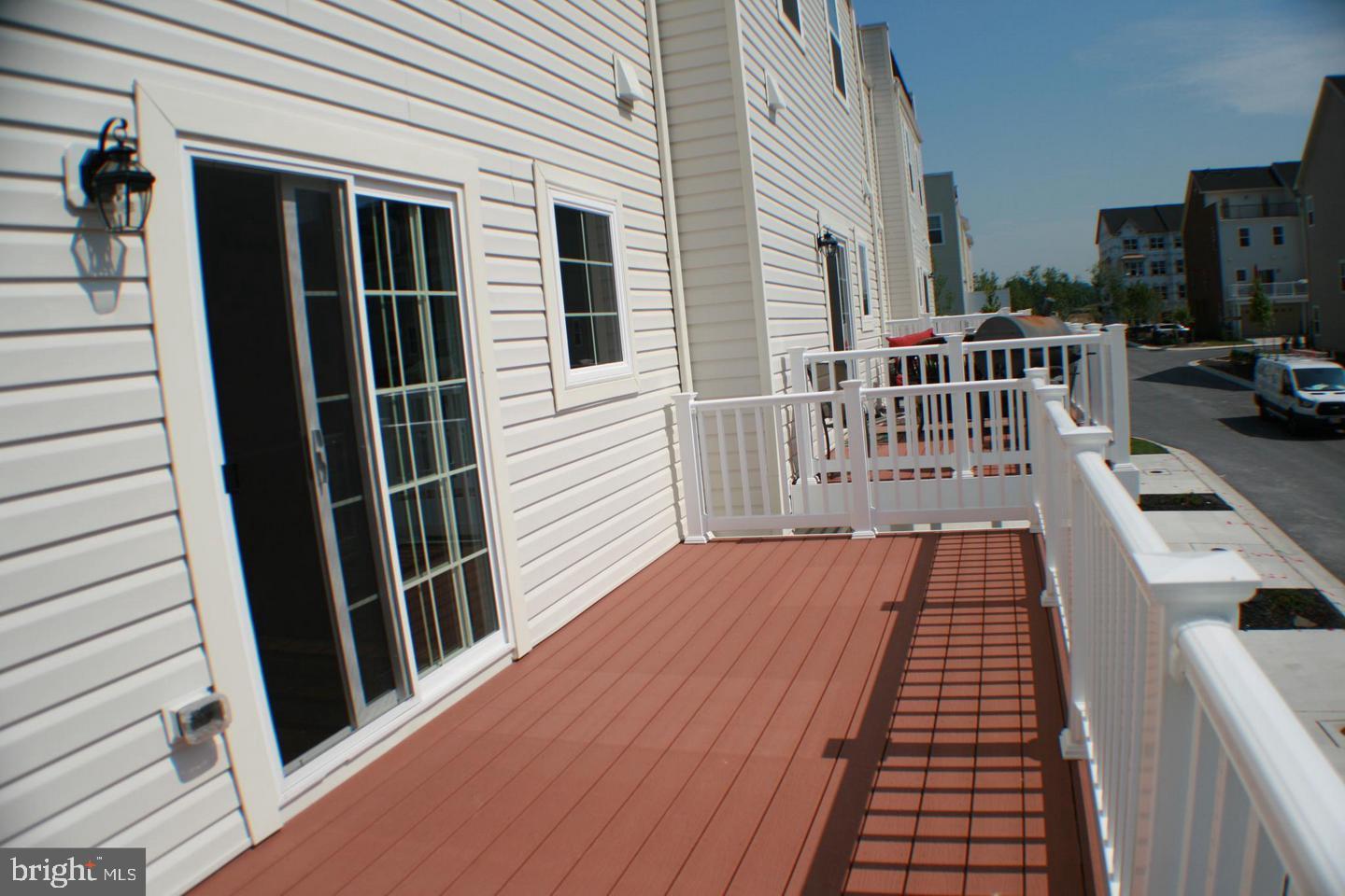 OXFORD SQUARE - Residential Lease