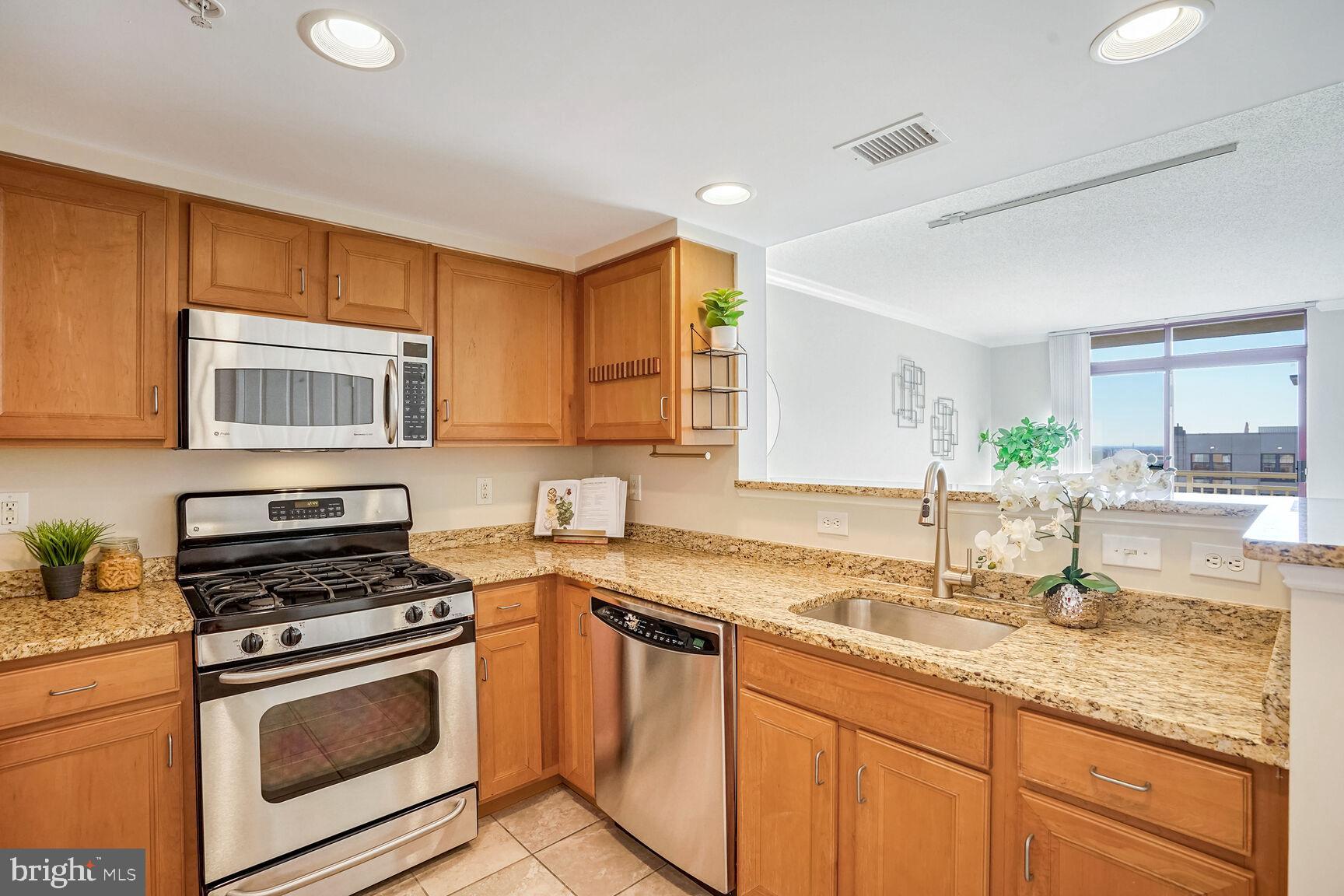 RESIDENCES AT STATION SQUARE - Residential