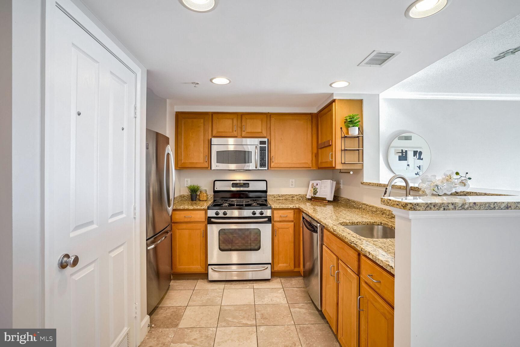 RESIDENCES AT STATION SQUARE - Residential