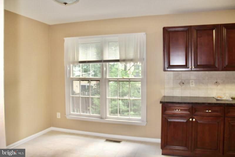 COUNTRY CREEK - Residential Lease