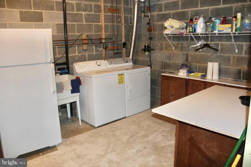 COUNTRY CREEK - Residential Lease