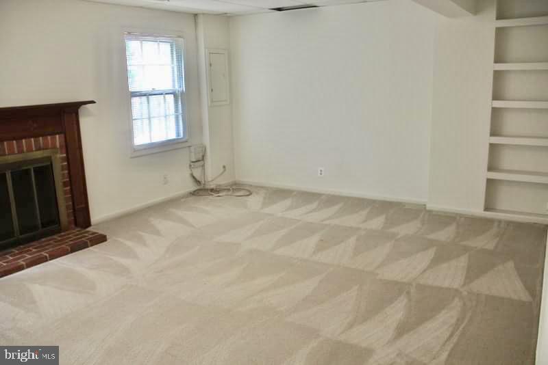 COUNTRY CREEK - Residential Lease