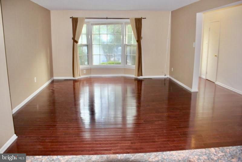 COUNTRY CREEK - Residential Lease