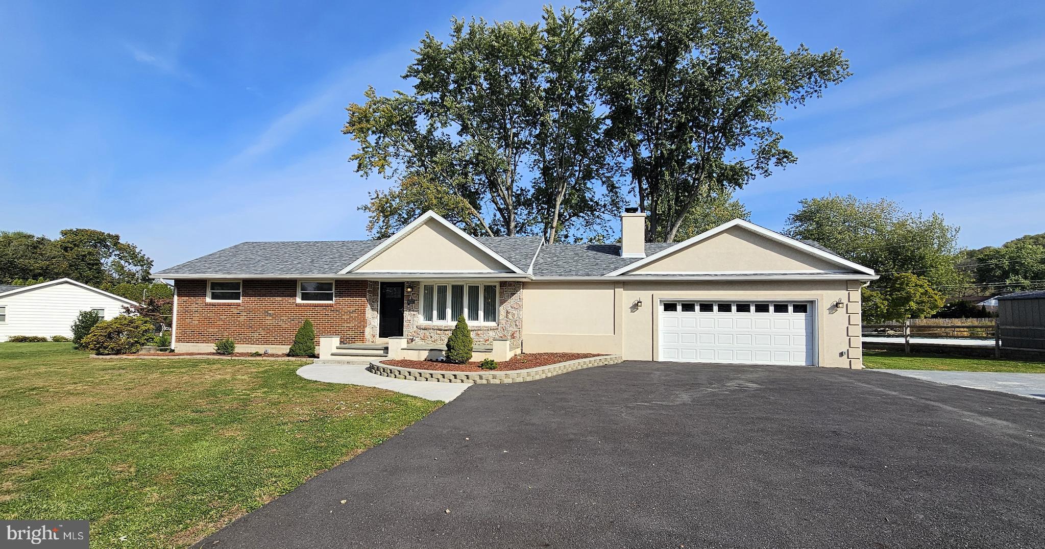 SAUCON COUNTRY EST - Residential