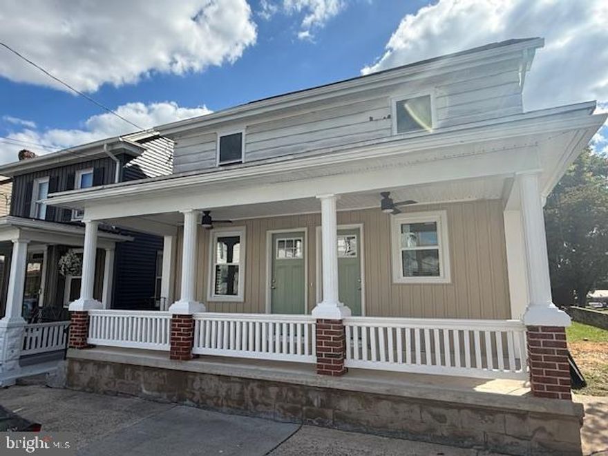 Middletown Area Schools   4 bedroom 2 -1/2 bath Single Detached 1 Family Home. Come see this entertainers delight in Middletown off Street Parking level yard for picnics brand new interior move in ready over 1900 ft.². Open floor plan with tile, shower and backsplash granite countertops, new cabinetry time to throw a party! just in time for Spring! Royalton Boro you own the land not land lease seller says sell bring offers.