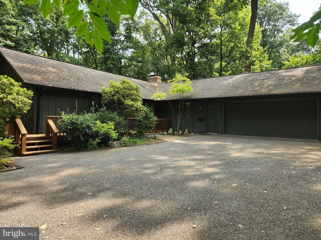 Photo of 2934 Kings Lane, Lancaster, PA 17601 (MLS # PALA2054950)