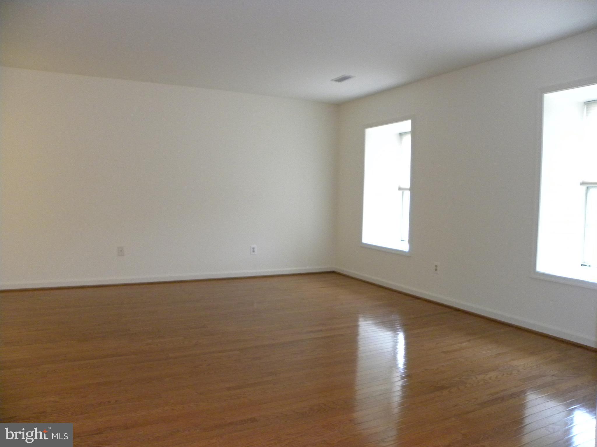 MCLEAN MEWS - Residential Lease