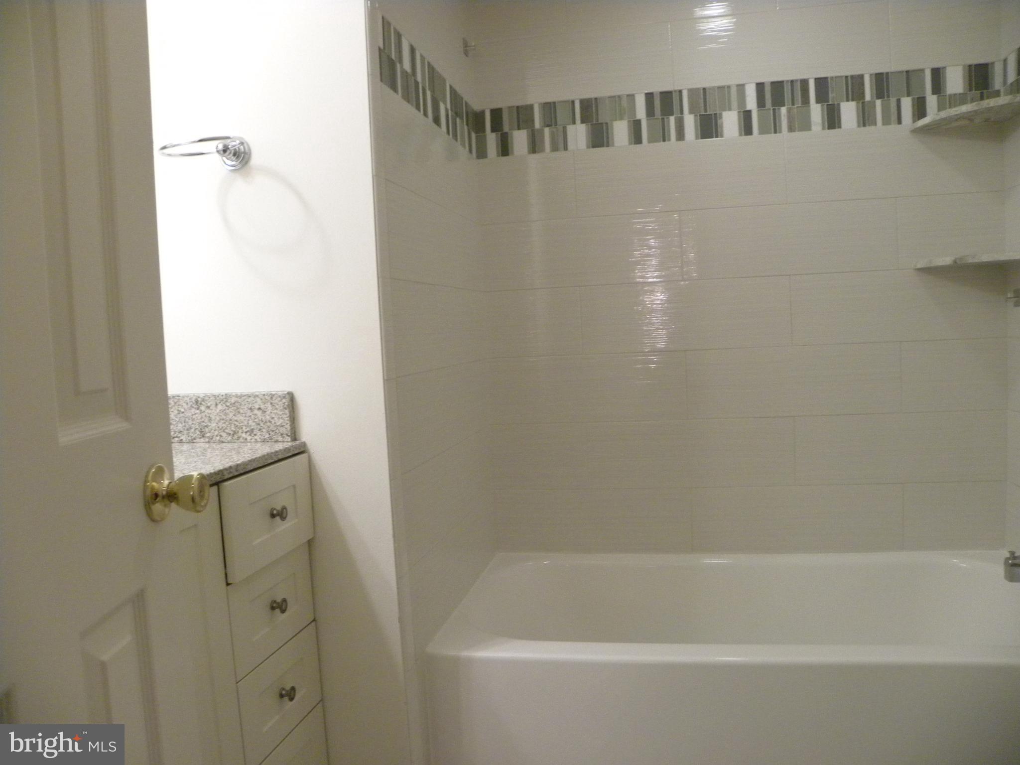 MCLEAN MEWS - Residential Lease