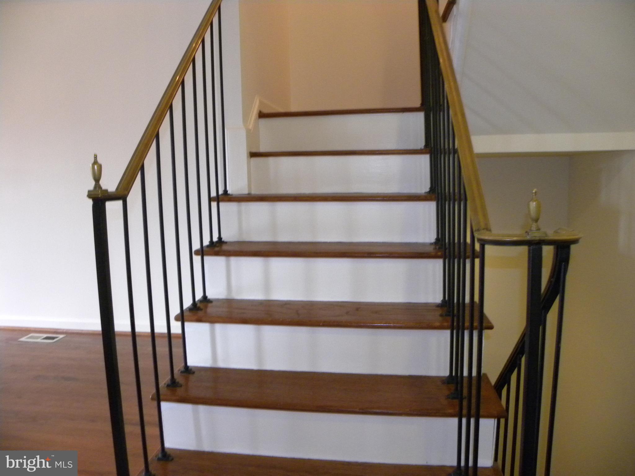 MCLEAN MEWS - Residential Lease