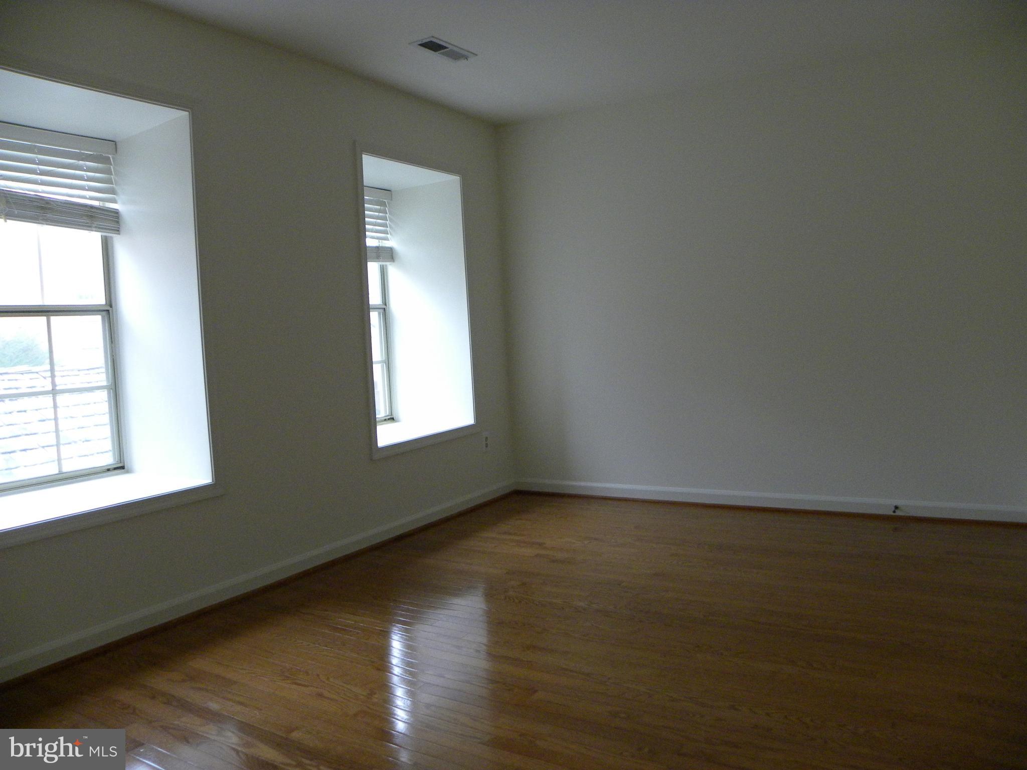 MCLEAN MEWS - Residential Lease