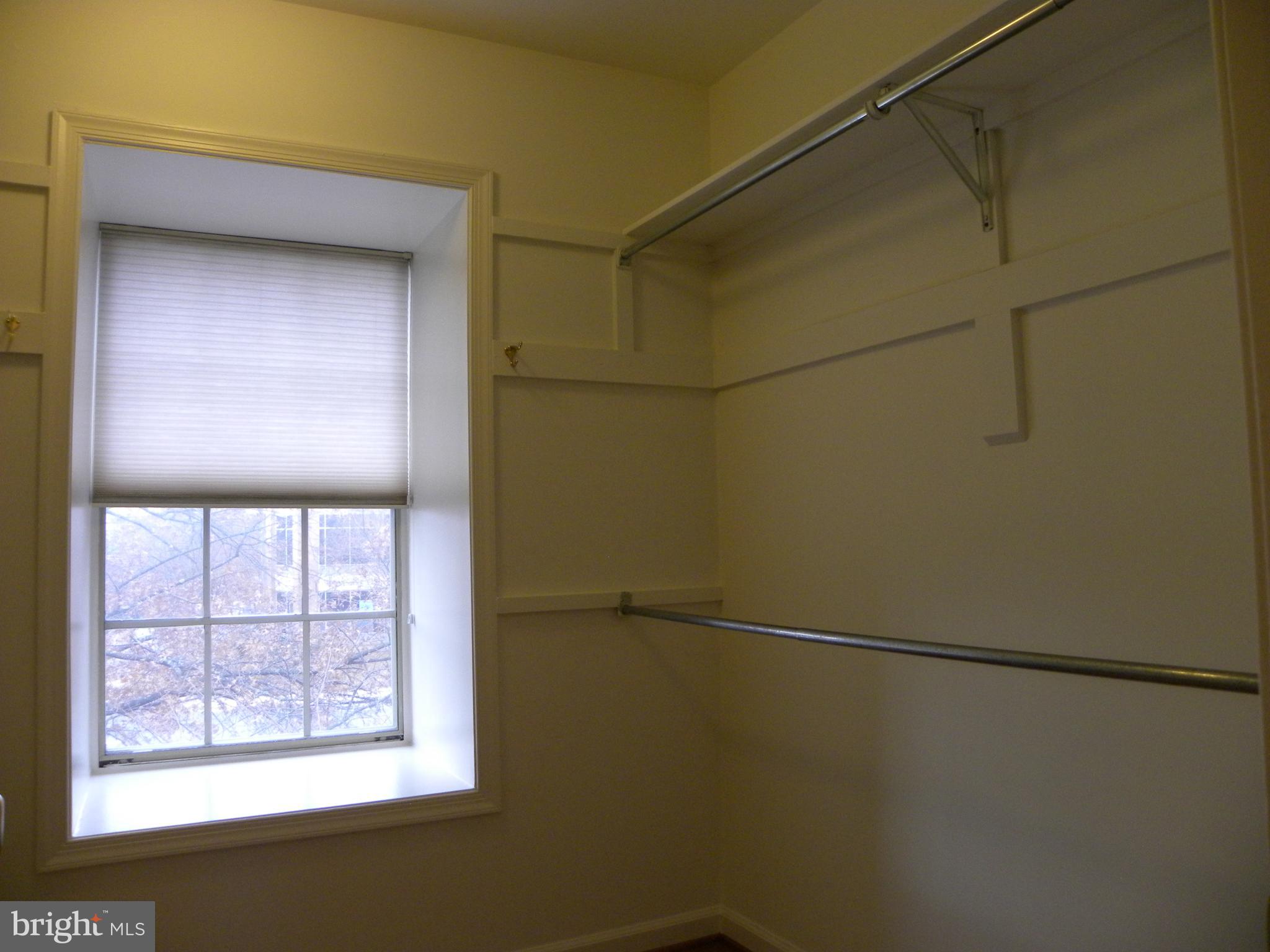 MCLEAN MEWS - Residential Lease